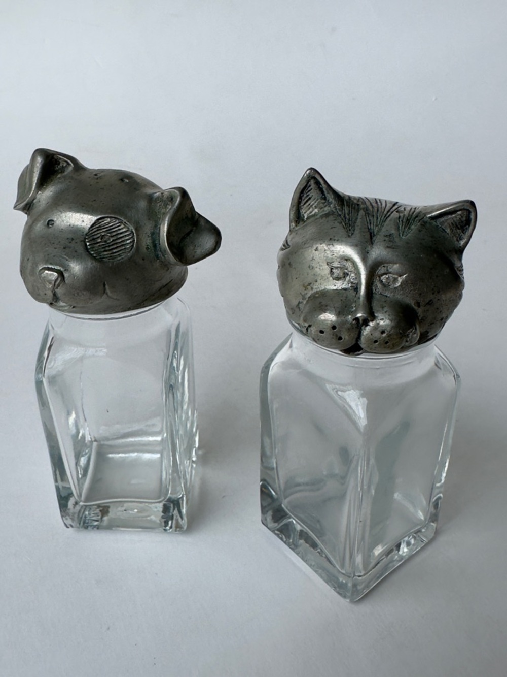 VTG Novelty Metal Salt & Pepper Dog And Cat Shakers With Clear Glass Containers